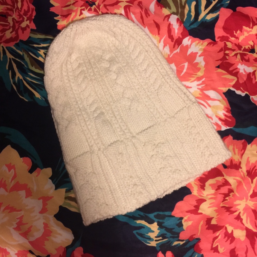 Uniqlo Heattech white beanie